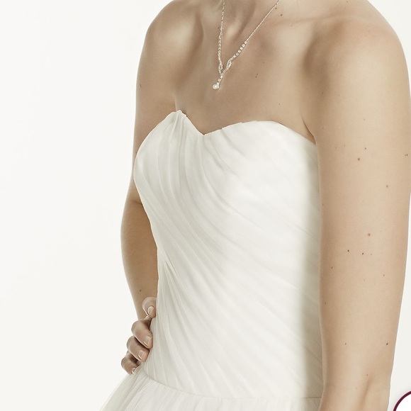 NWT Davids Bridal STUNNING Strapless Ruched Tulle Wedding Gown - Picture 2 of 8